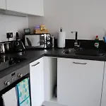 Nightingale House, Kennet Island Serviced Apartment By Ferndale